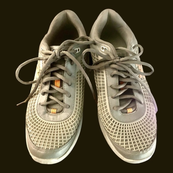 Men's Tennis shoes by G -Defier Sz 12 = EXCELLENT condition & PRICED TO SELL - Picture 2 of 10